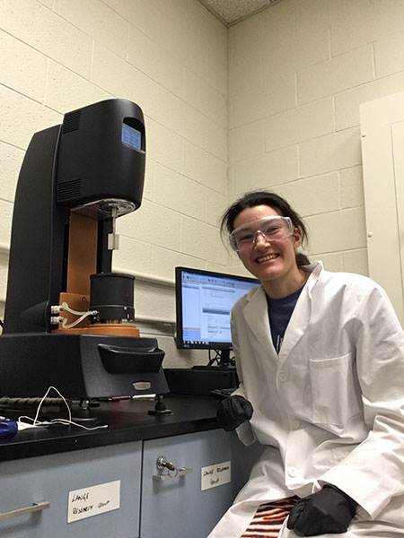 ISUR scholar Lauren Schissler conducting research in Newmark Lab.